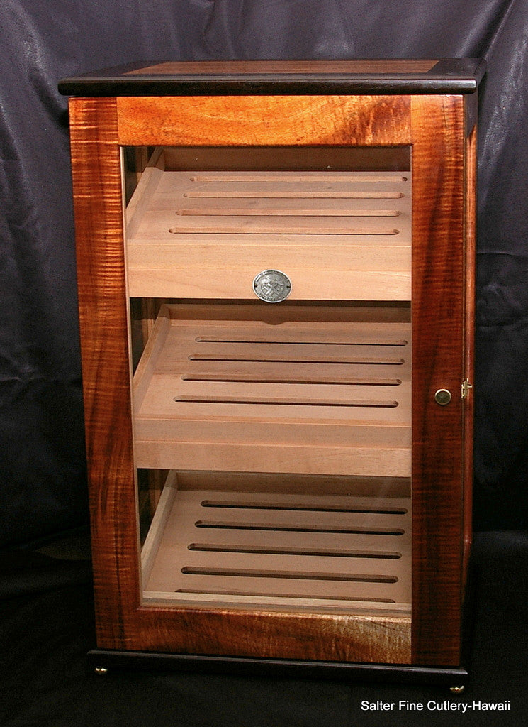 Large display humidor with three removable trays handcrafted in Hawaii by SalterFineCutlery